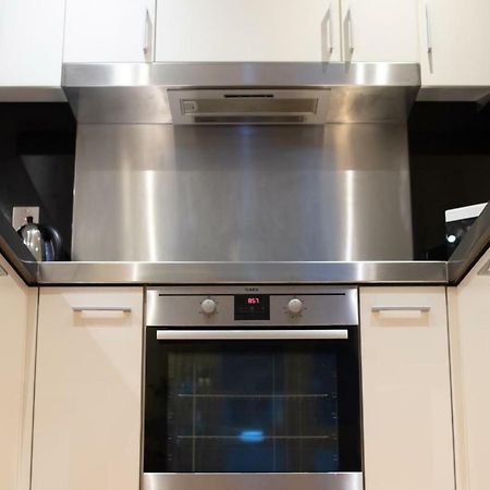 London Luxury 1 Bedroom Apartment Minutes Walk From Canary Wharf Exterior foto